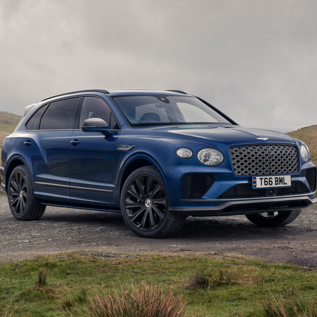Синий внедорожник Bentley Bentayga EWB Mulliner 2024  года