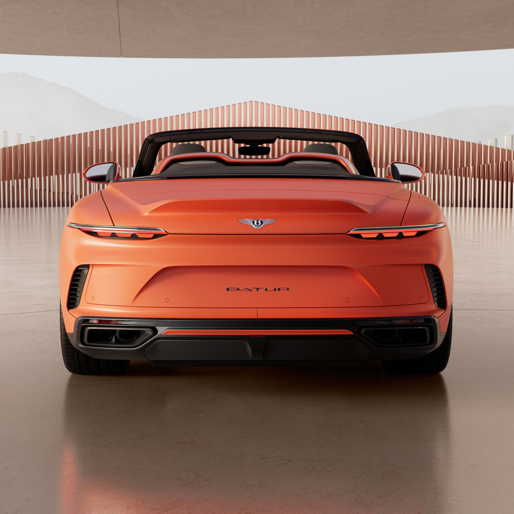 Авто Bentley Mulliner Batur Convertible 2024  года вид сзади