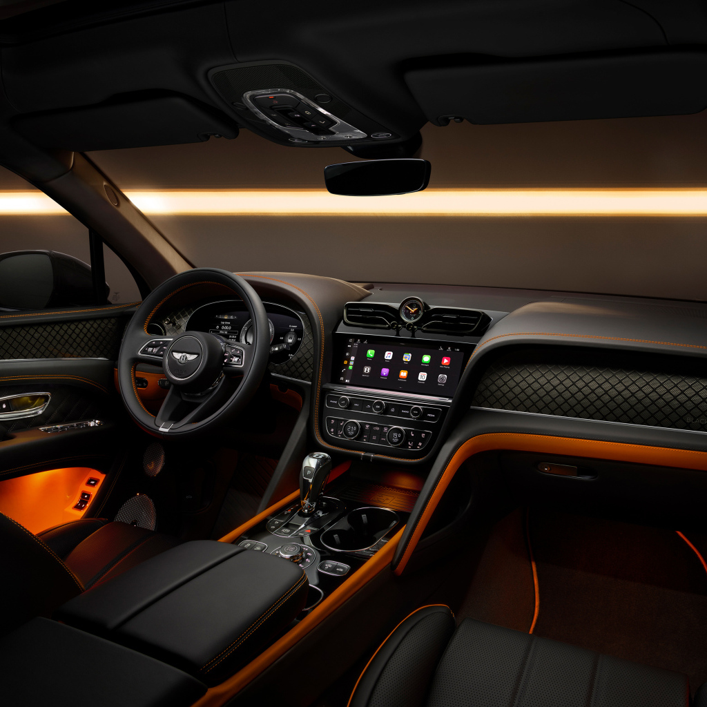 Салон автомобиля Bentley Bentayga S Black Edition 2024 года