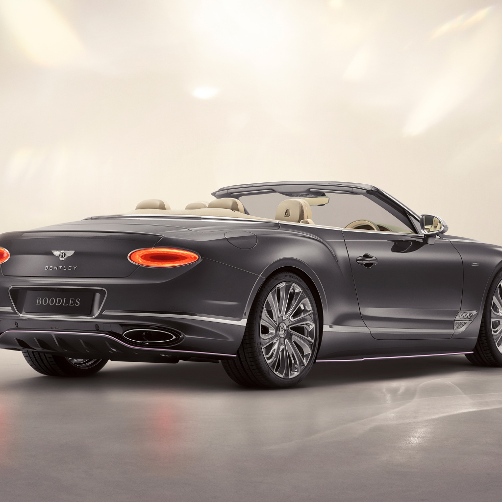 Вид сзади на автомобиль Bentley Continental GT Convertible Boodles By Mulliner 2024 года
