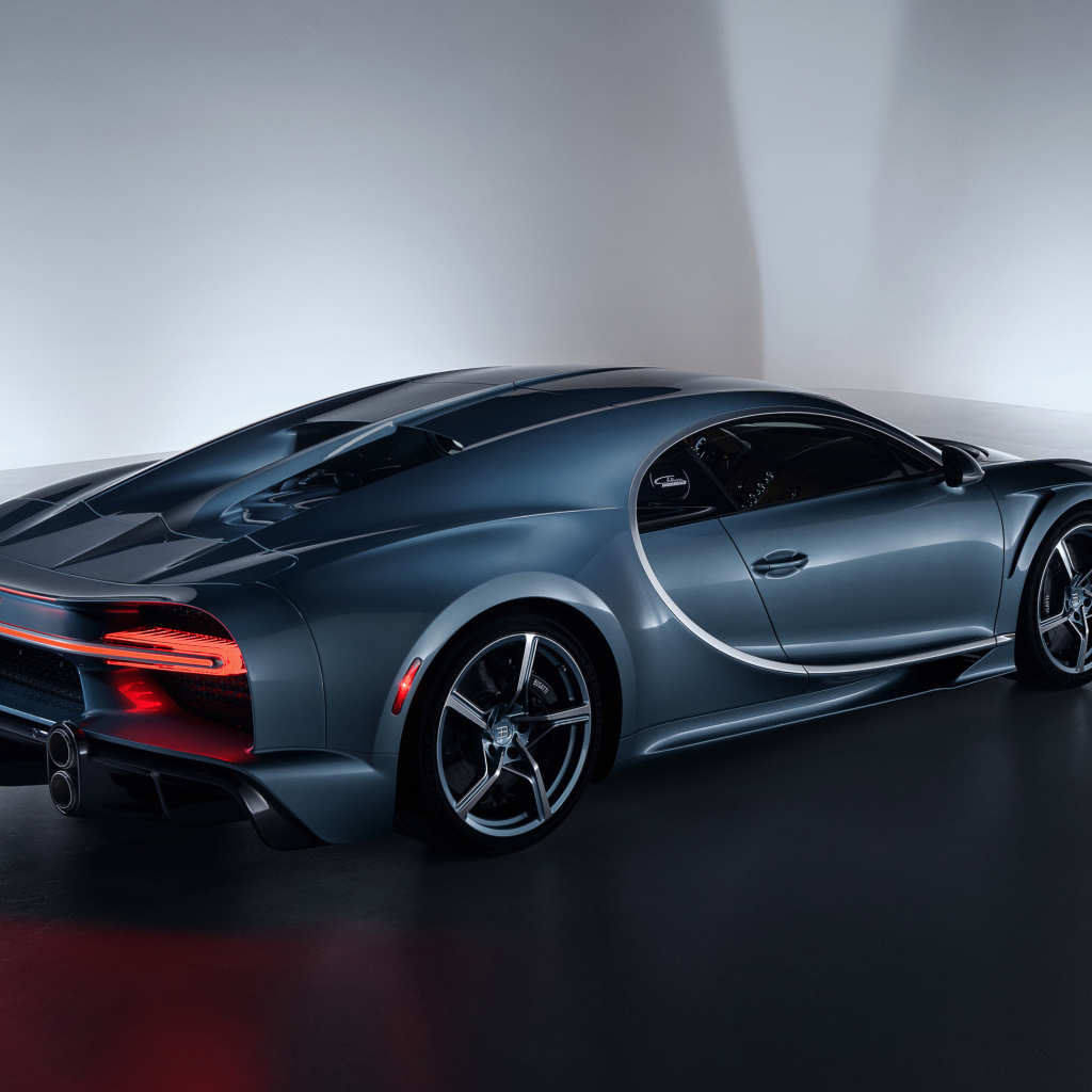 Вид сзади на автомобиль Bugatti Chiron Super Sport 57 One Of One