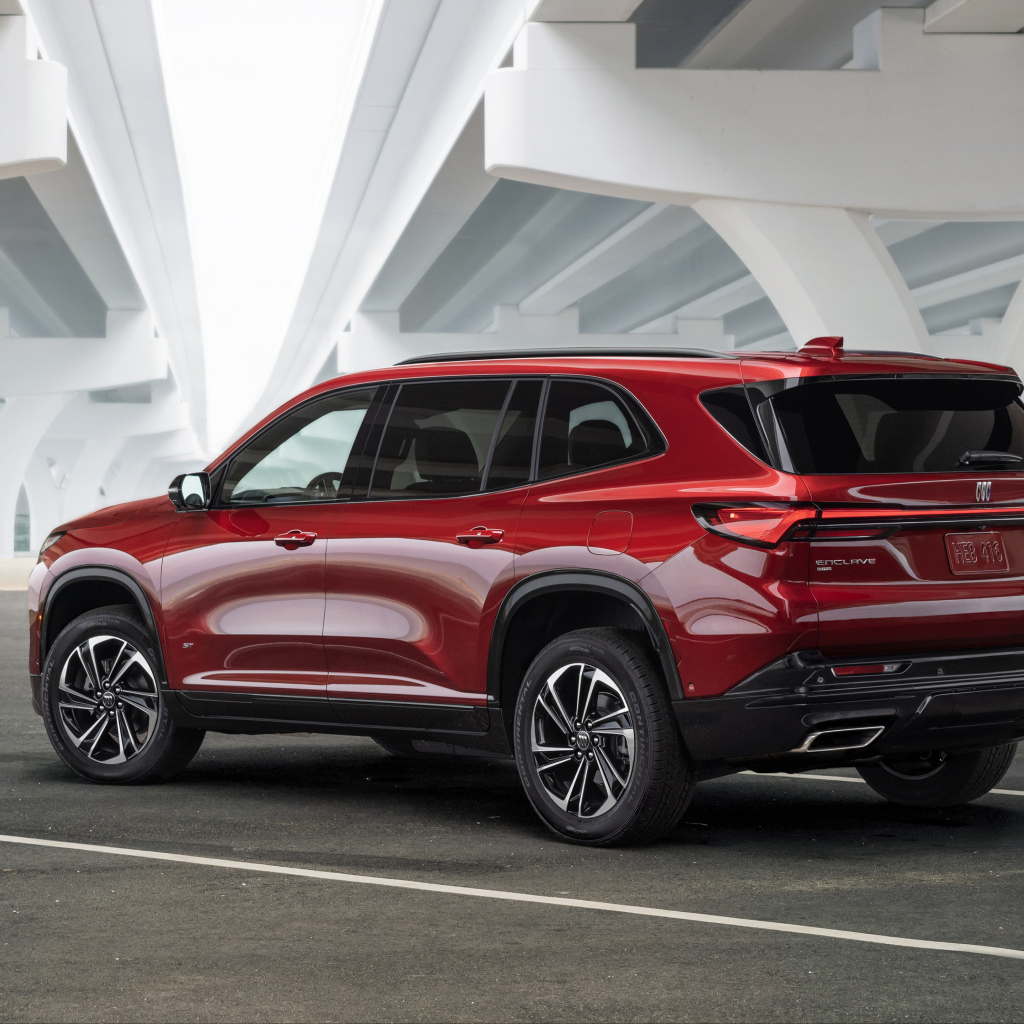 Красный Buick Enclave ST 2025 года вид сзади