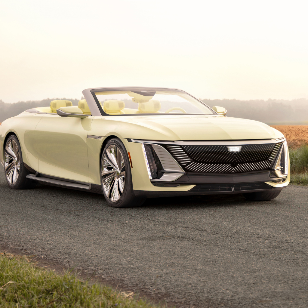 Желтый Cadillac Sollei Concept вид спереди