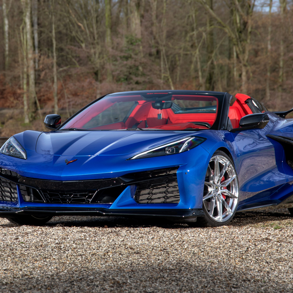 Синий автомобиль Chevrolet Corvette Stingray Convertible Z06