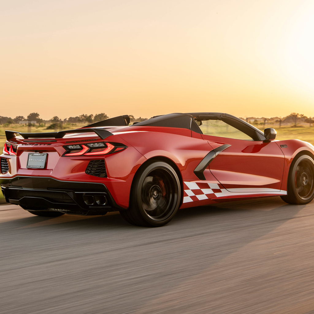 Красный гоночный автомобиль Chevrolet Corvette Stingray H700 Convertible 2024  года