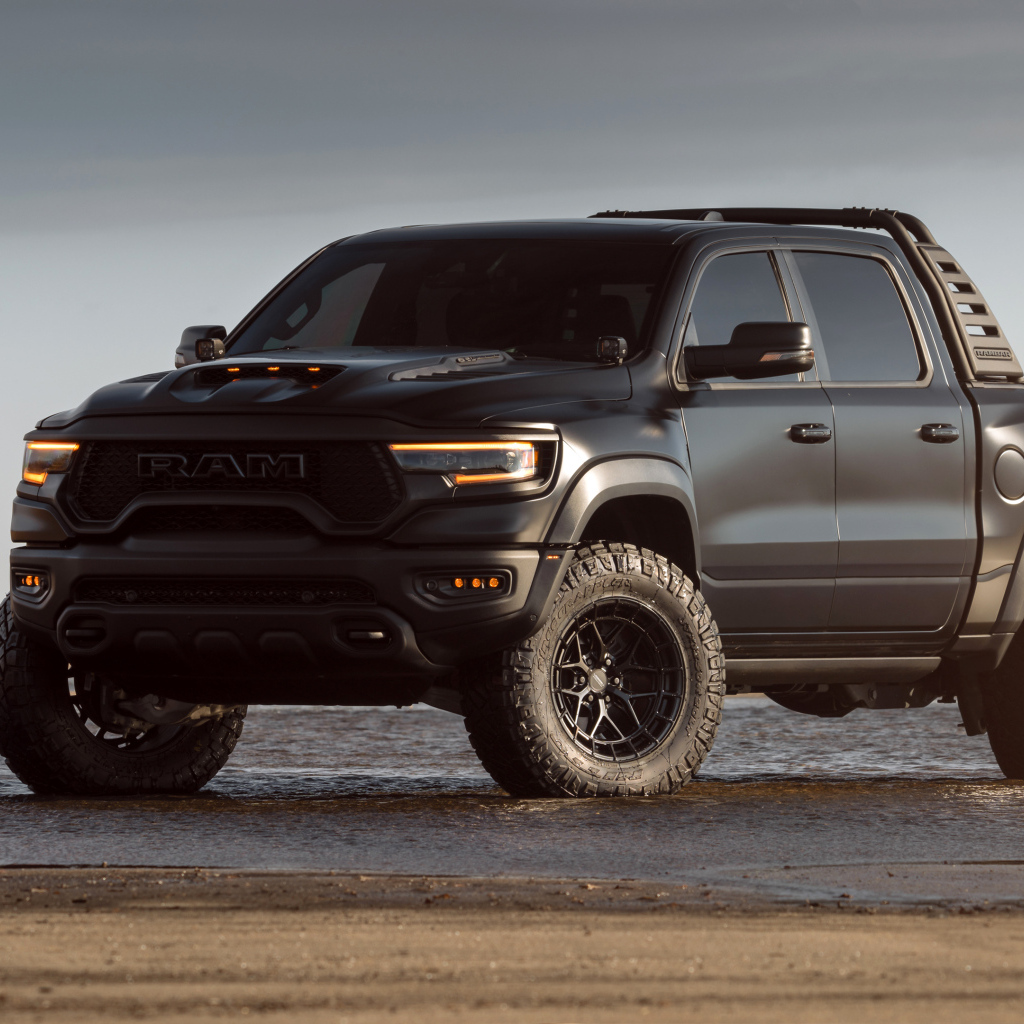 Большой пикап Dodge Ram 1500 TRX