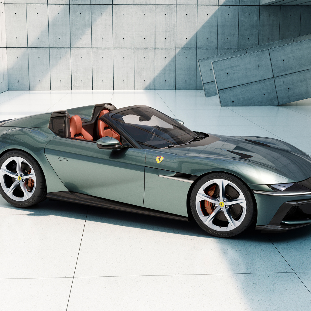 Автомобиль Ferrari 12Cilindri Spider 2024 года в здании