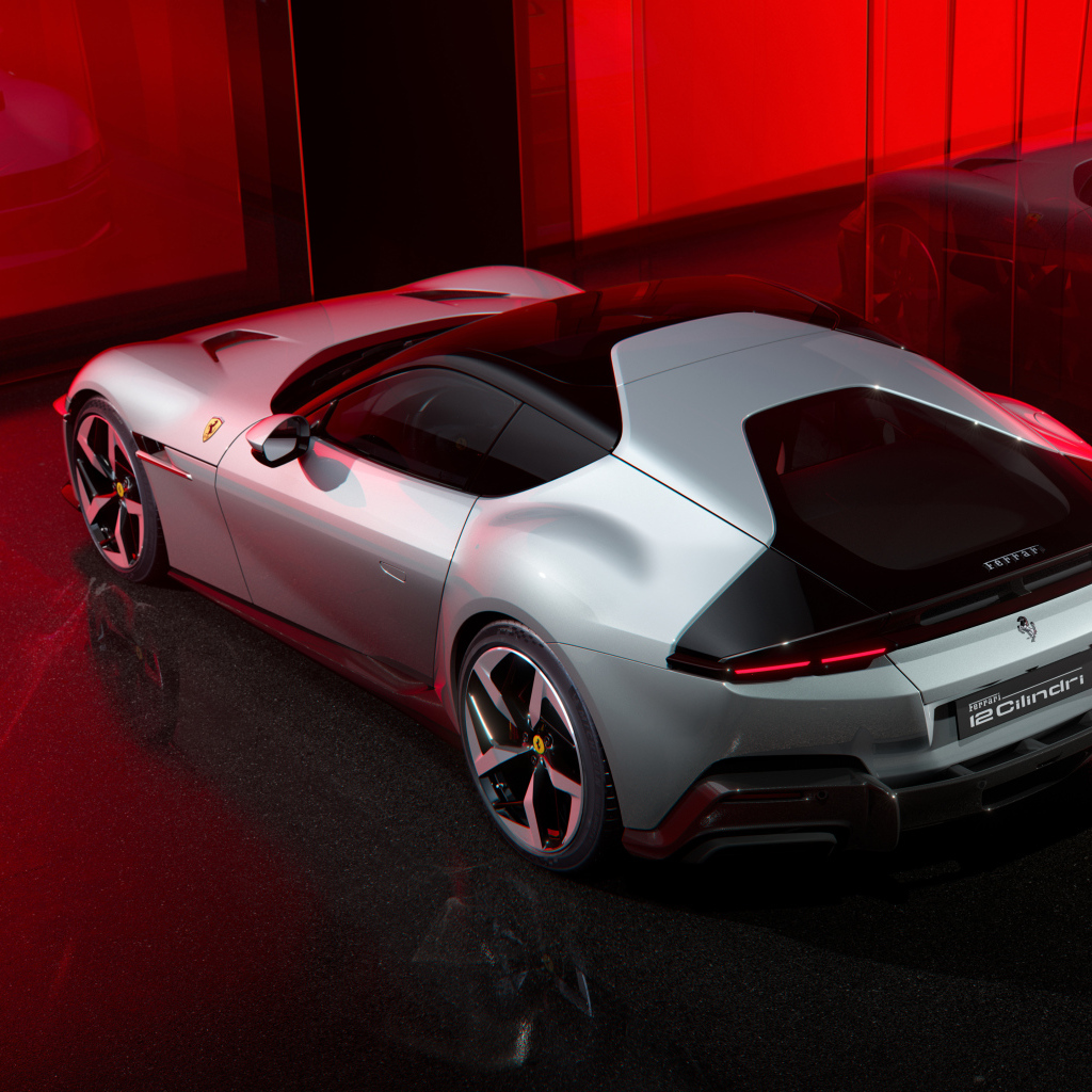 Автомобиль Ferrari 12Cilindri 2024 года вид сзади