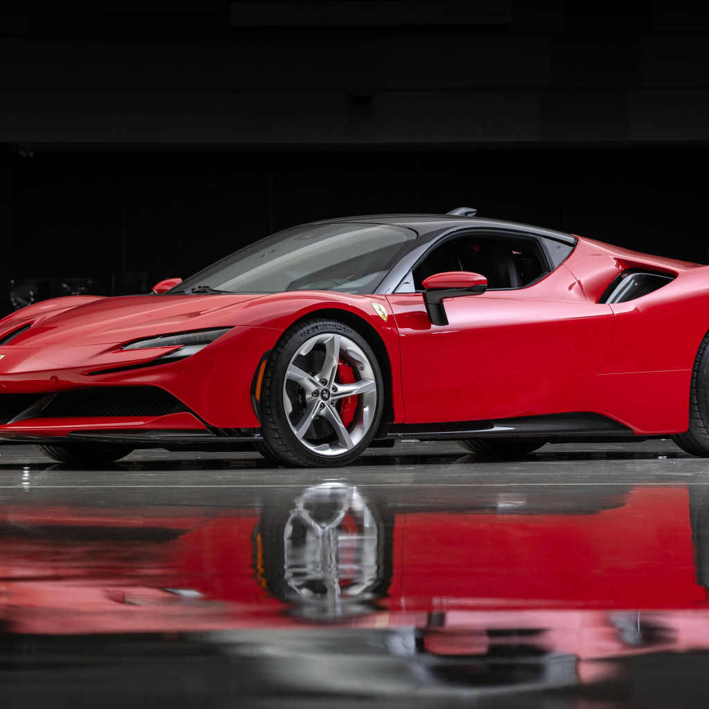 Красный автомобиль Ferrari SF90 Stradale