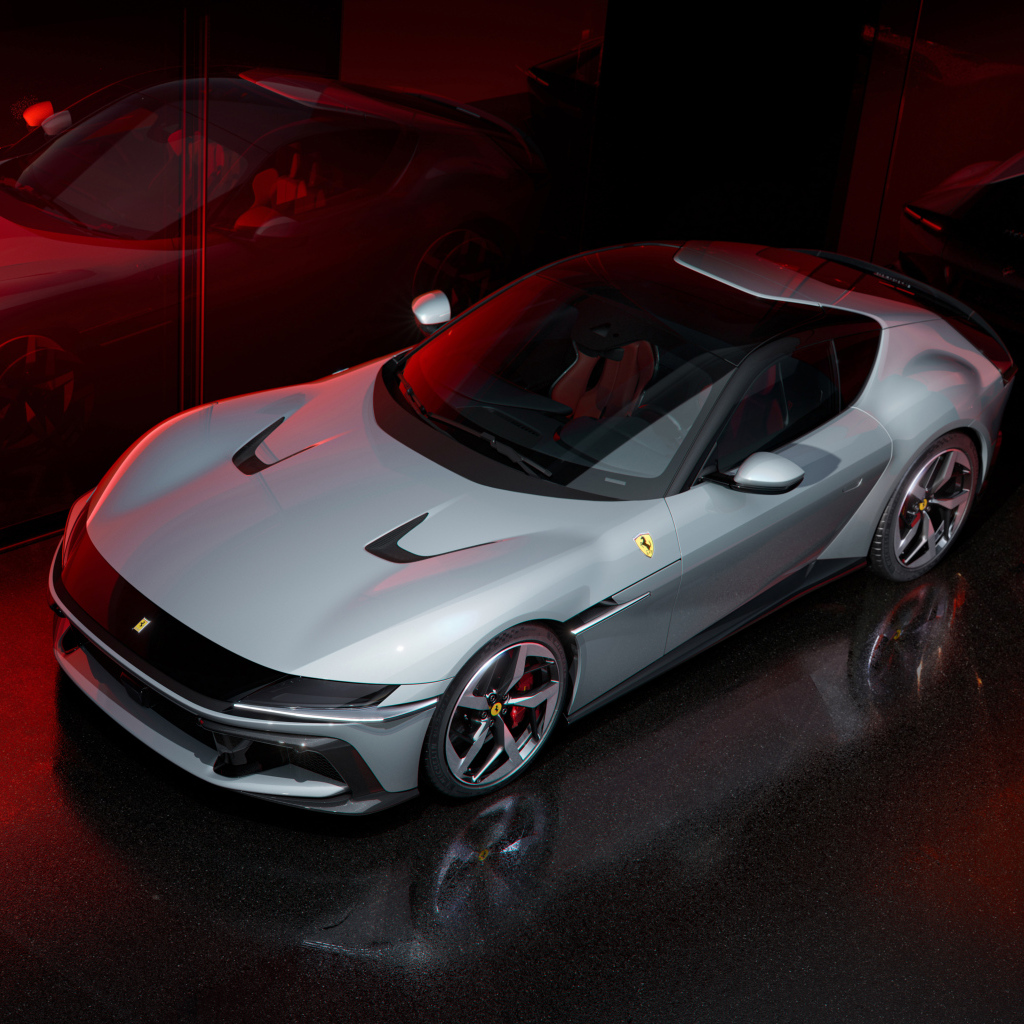 Вид сверху на автомобиль Ferrari 12Cilindri 2024 года