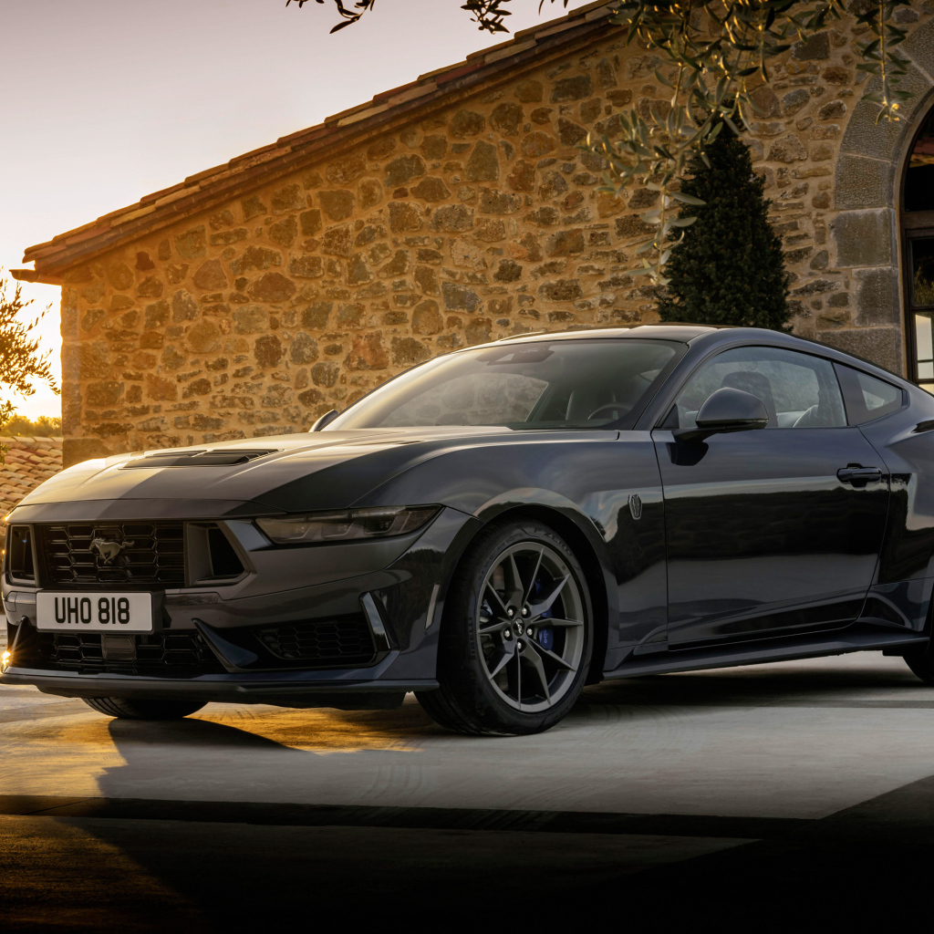 Автомобиль Ford Mustang Dark Horse 2024 года