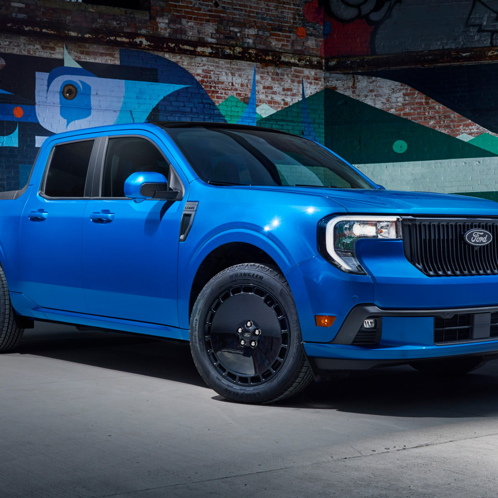 Синий Ford Maverick Lobo 2025 года вид сбоку