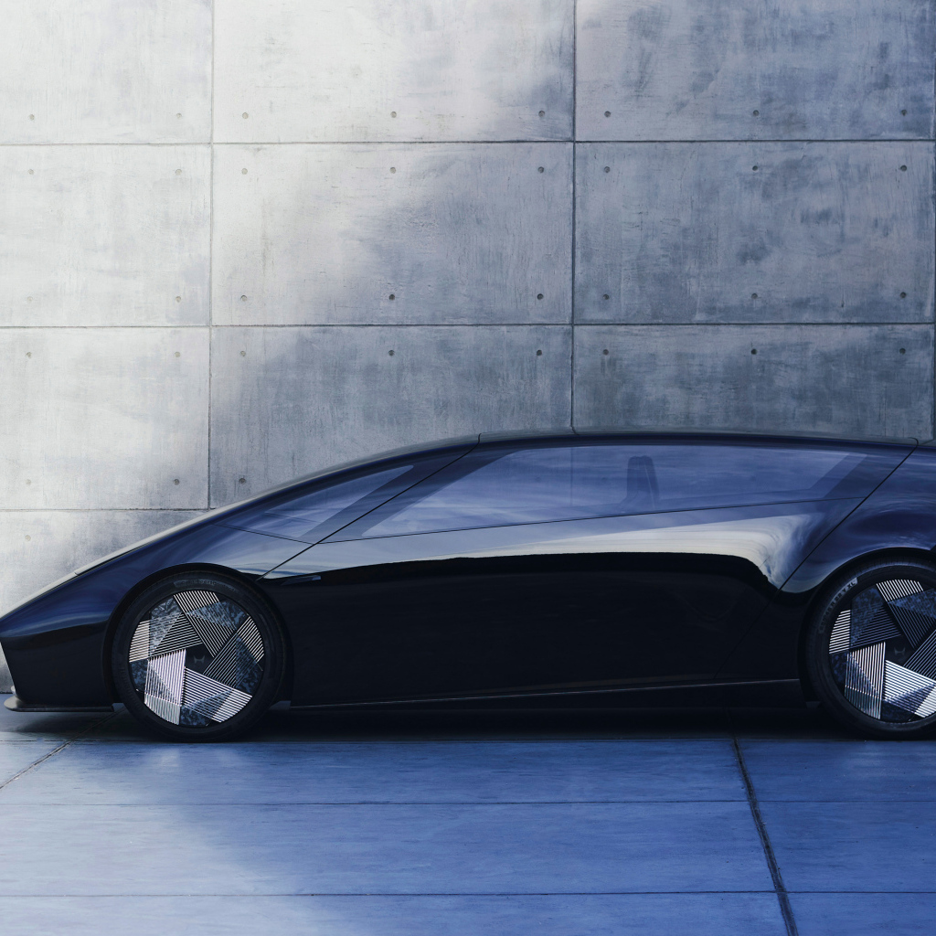 Черный автомобиль Honda Saloon Concept