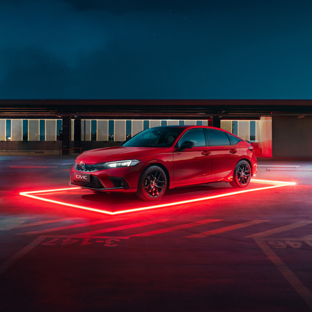 Красный электрокар Honda Civic