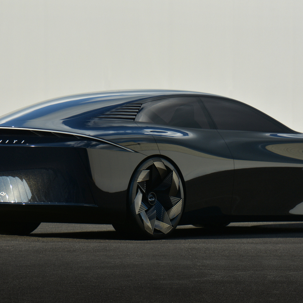 Вид сзади на автомобиль Infiniti Vision Qe