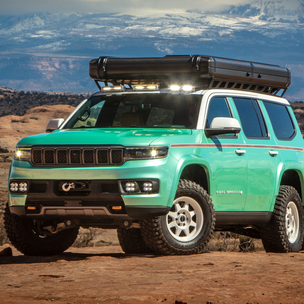 Зеленый внедорожник Jeep Vacationeer Concept 2024 года