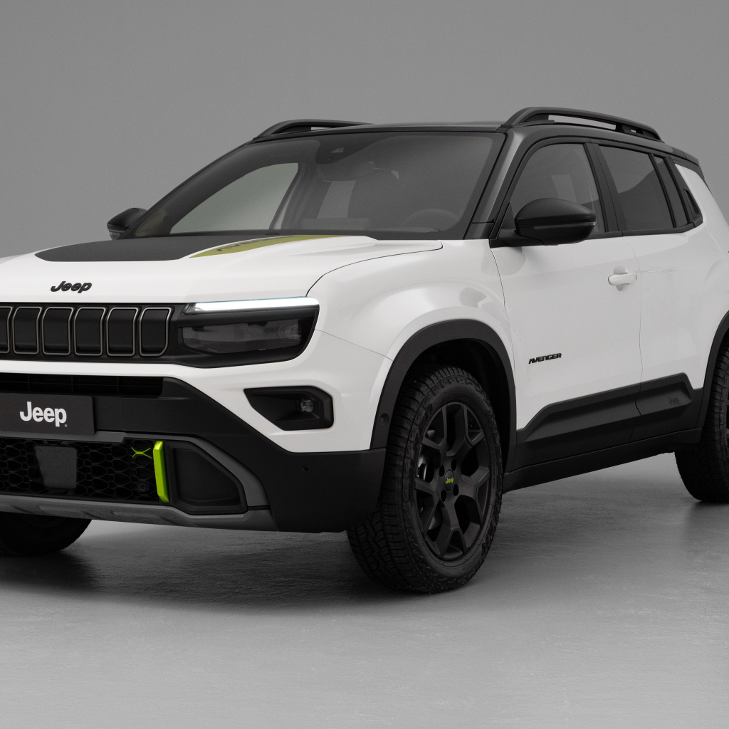 Белый внедорожник Jeep Avenger 4xe 2024 года