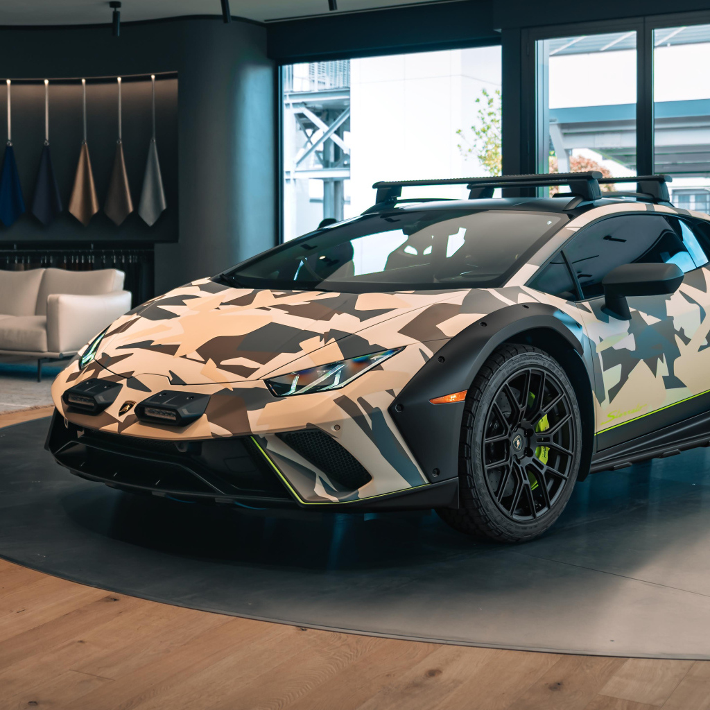 Автомобиль  Lamborghini Huracán Sterrato All-Terrain Ad Personam 2024  года в доме