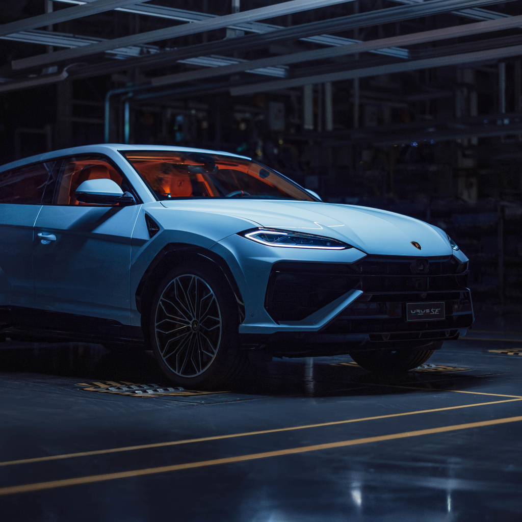 Автомобиль Lamborghini Urus SE Plug-In Hybrid Super SUV 2024  года