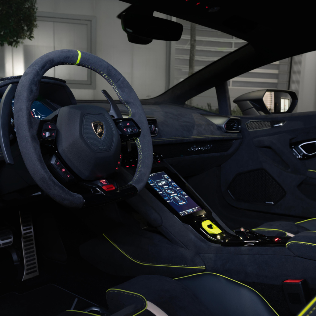 Черный салон автомобиля Lamborghini Huracán Sterrato All-Terrain Ad Personam 2024 года