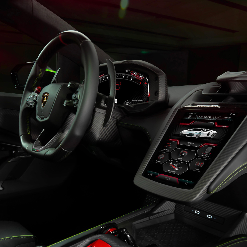 Черный салон автомобиля Lamborghini Revuelto At Lamborghini Arena 2024  года