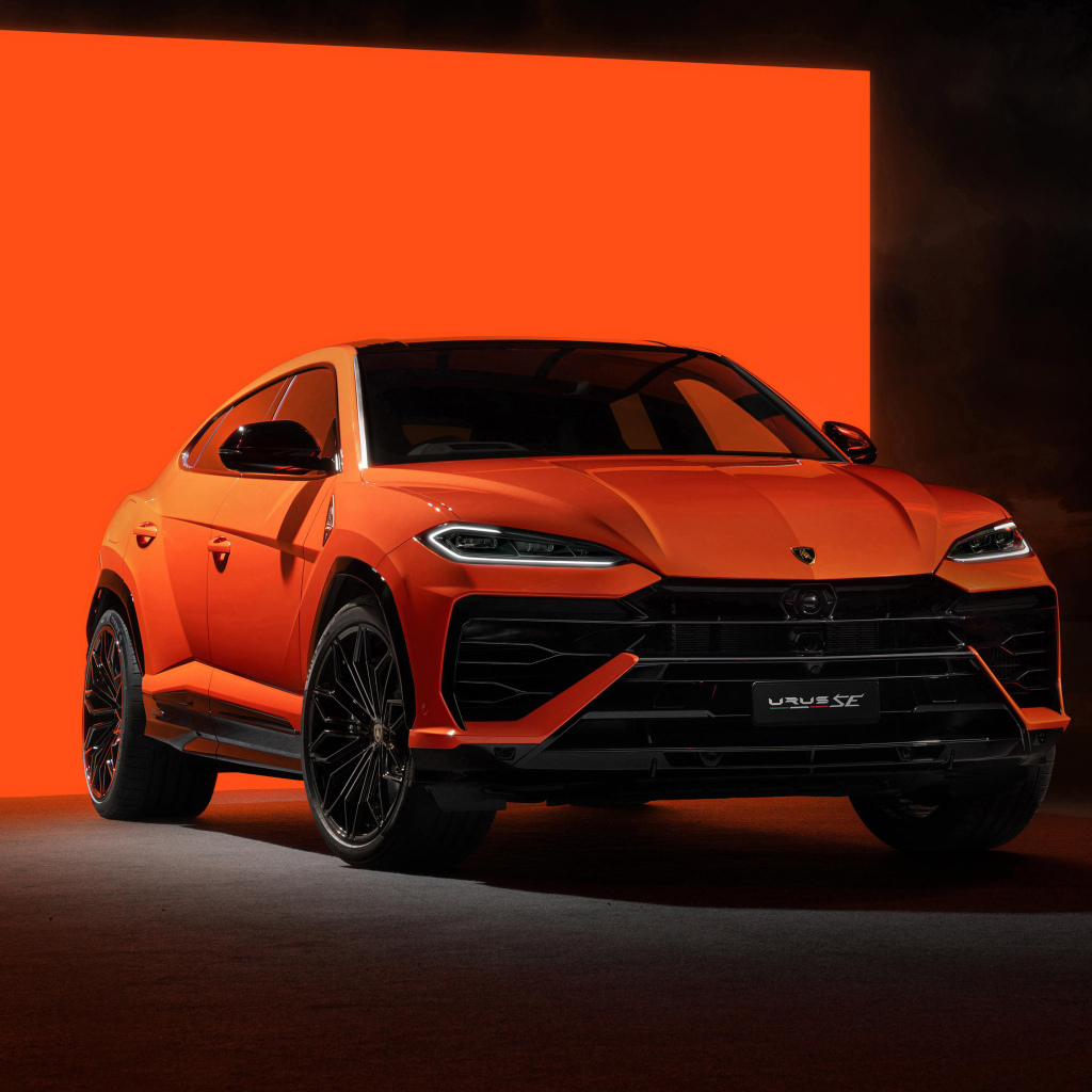 Большой внедорожник Lamborghini Urus SE Plug-In Hybrid