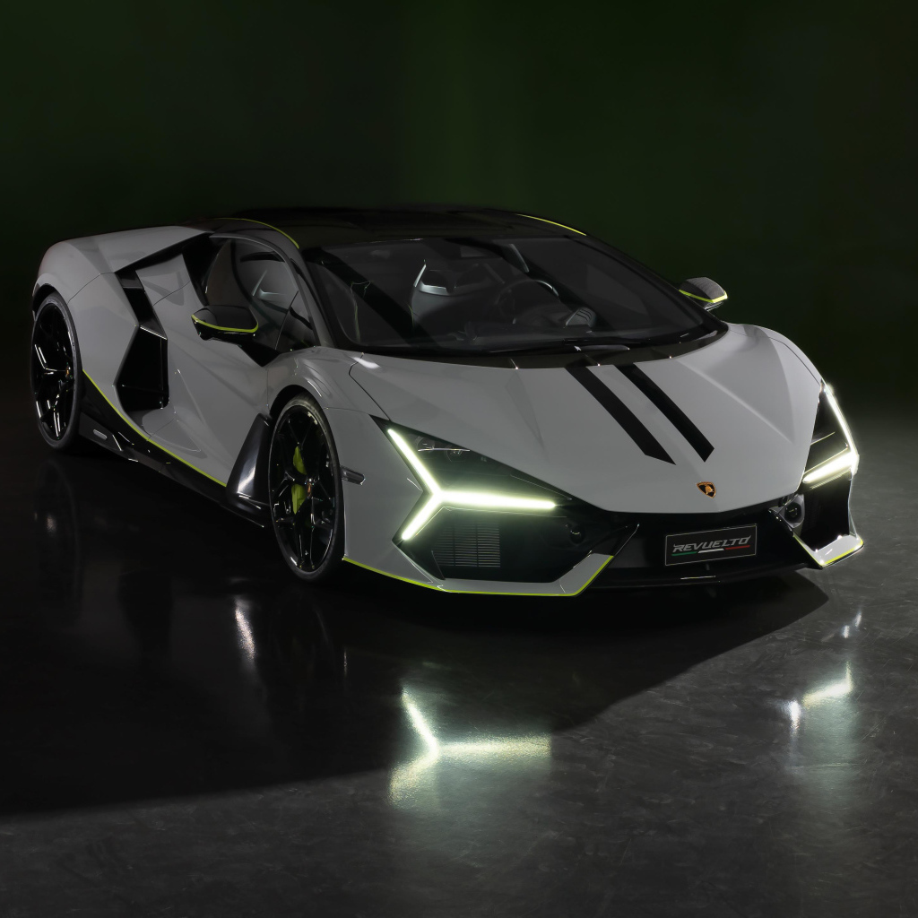 Новый автомобиль  Lamborghini Revuelto At Lamborghini Arena 2024 года