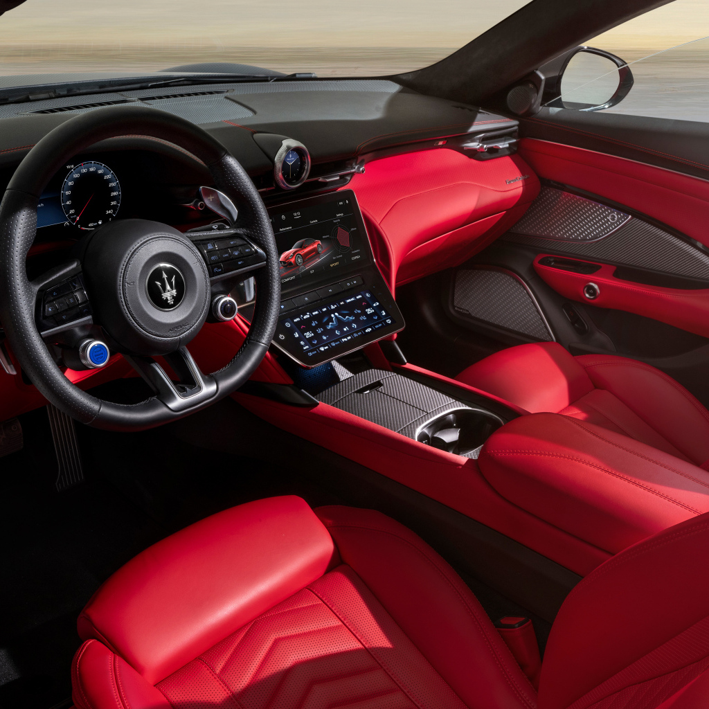 Салон автомобиля Maserati GranCabrio Trofeo 2024 года
