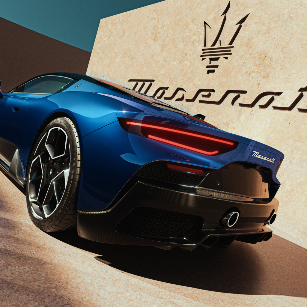 Вид сзади на автомобиль Maserati MC20