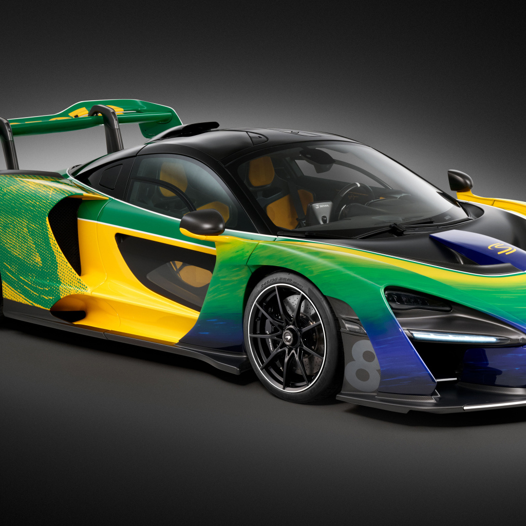 Автомобиль McLaren Senna Sempre 2024  года на сером фоне