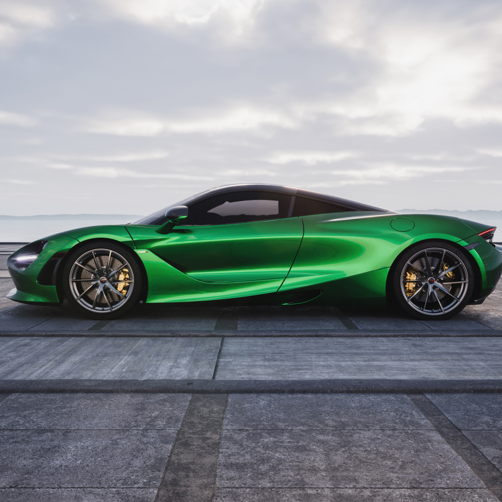 Зеленый автомобиль McLaren 720S CGI на фоне неба
