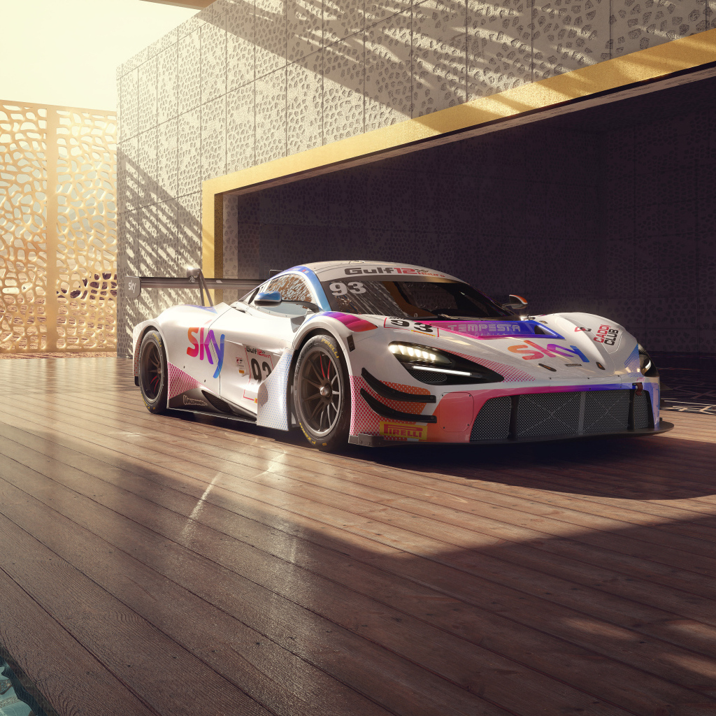 Гоночный автомобиль McLaren 720S GT3 EVO в здании