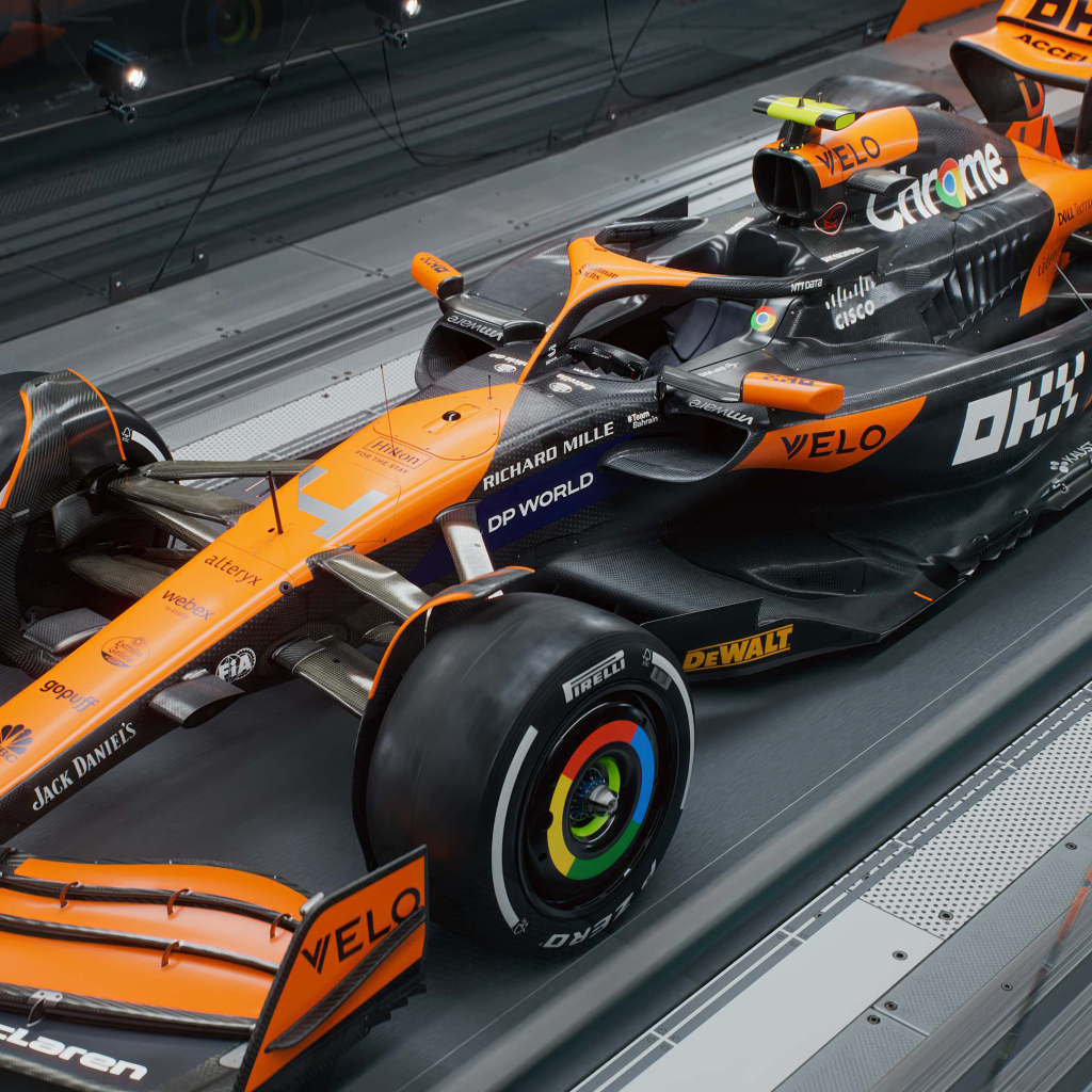 Гоночный McLaren MCL38 вид сверху