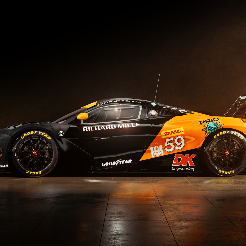 Вид сбоку на автомобиль McLaren 720S GT3 EVO 2024 года