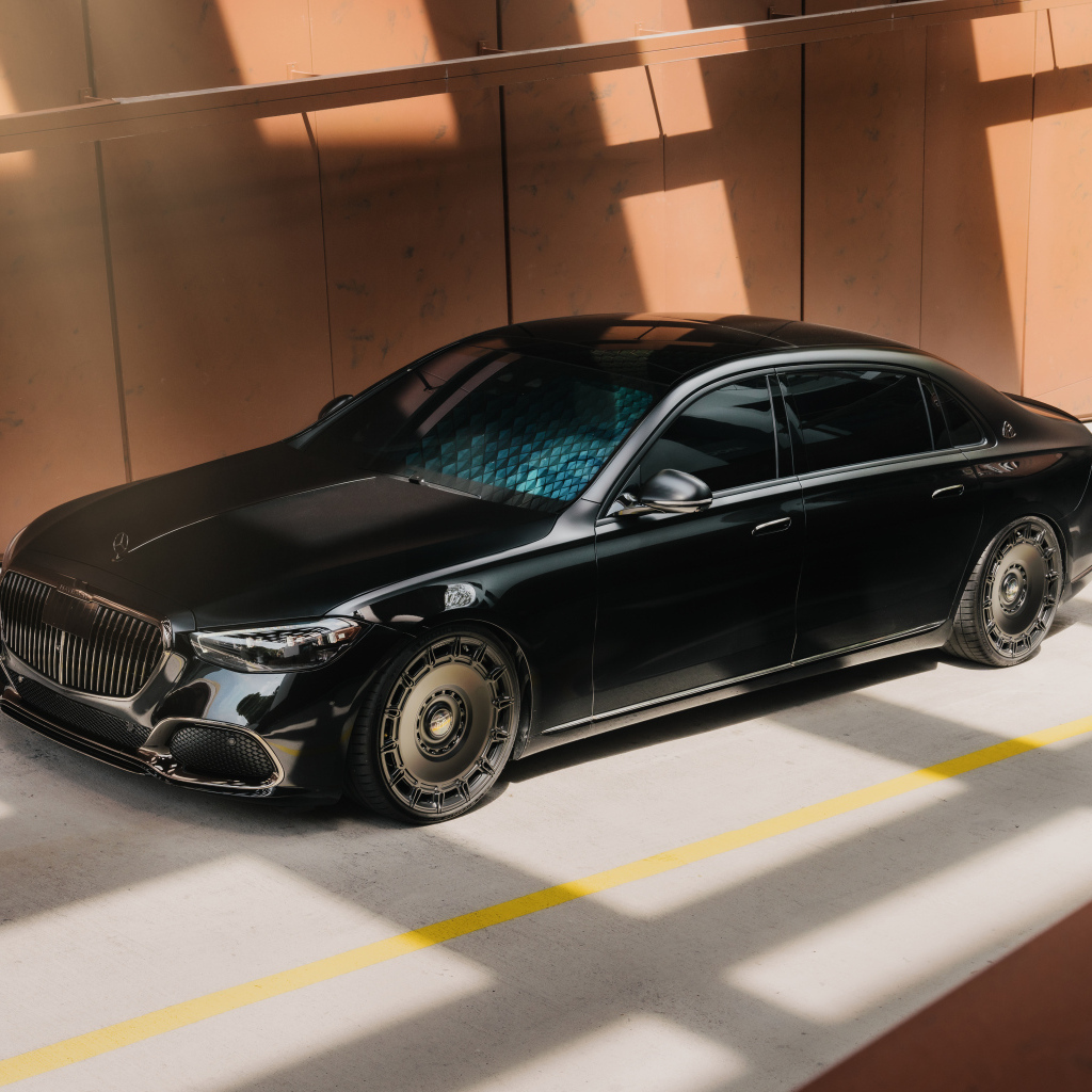 Черный Mercedes-Benz Maybach S Class S680  вид сверху