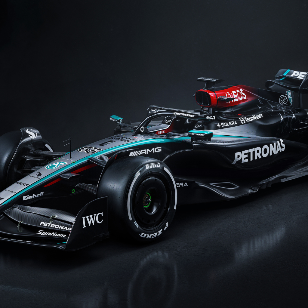 Дорогой гоночный автомобиль Mercedes-AMG F1 W15 E Performance 2024 года