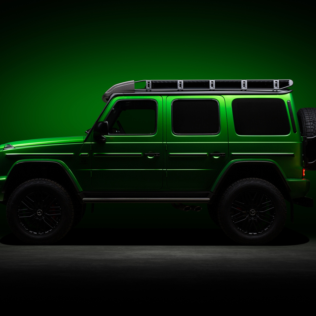 Зеленый джип Mercedes-AMG G 63 4x4