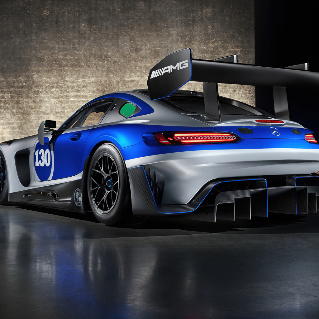 Вид сзади на автомобиль Mercedes-AMG GT3 Edition 130Y Motorsport 2024 года