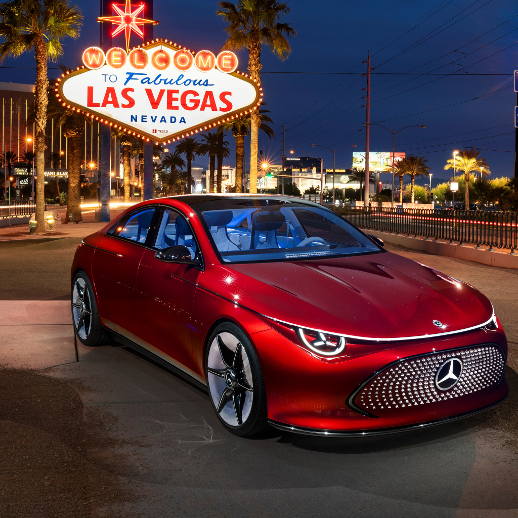 Красный автомобиль Mercedes-Benz Concept CLA Class