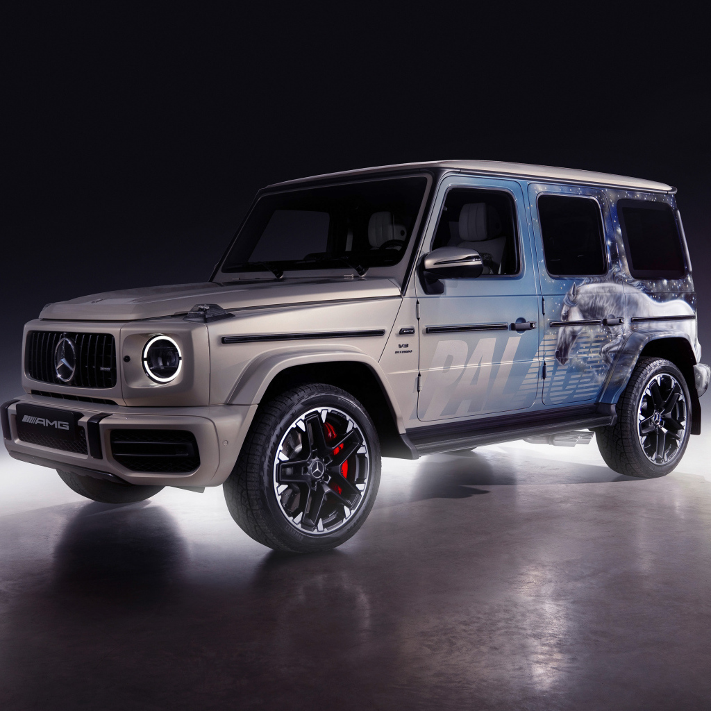 Серебристый джип Mercedes-AMG G 63