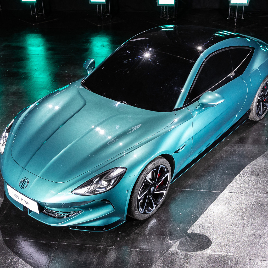 Голубой автомобиль MG Cyber GTS Concept 2024 года