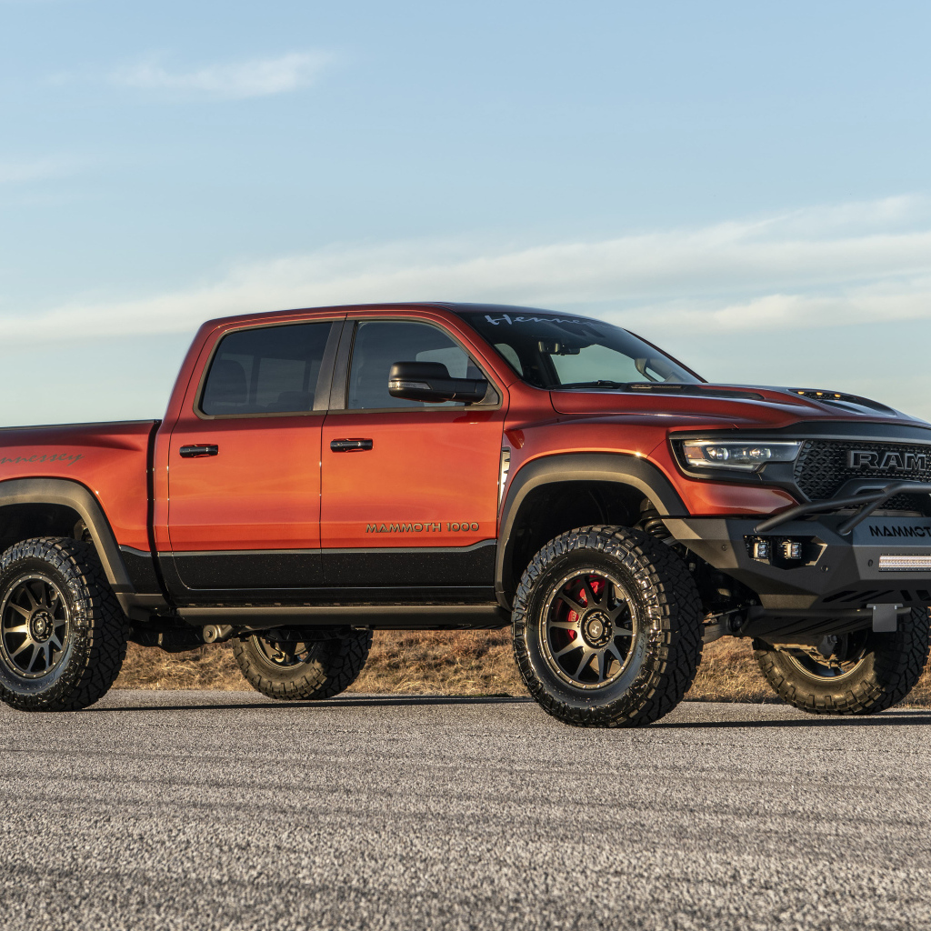 Красный пикап Hennessey Mammoth 1000 Last Stand 2024 года