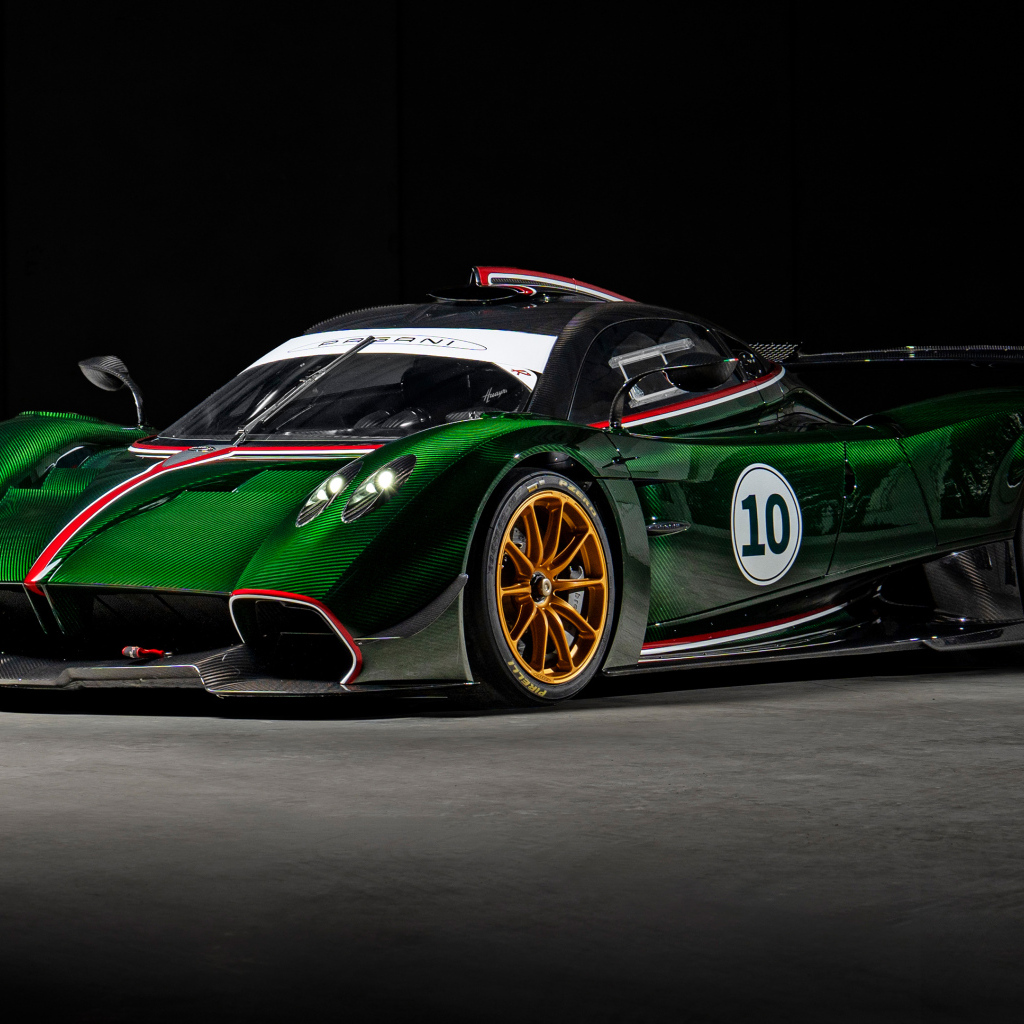Зеленый автомобиль Pagani Huayra R