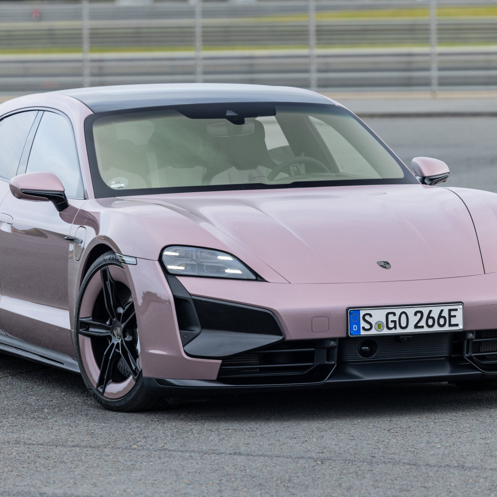 Автомобиль  Porsche Taycan Turbo Sport Turismo 2024 года