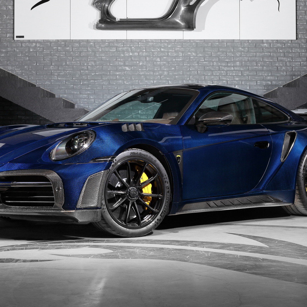 Вид спереди на TopCar Porsche 911 Turbo S Stinger GTR Stealth Edition 2024  года