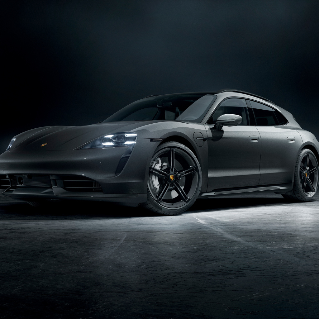 Серый автомобиль Porsche Taycan вид спереди