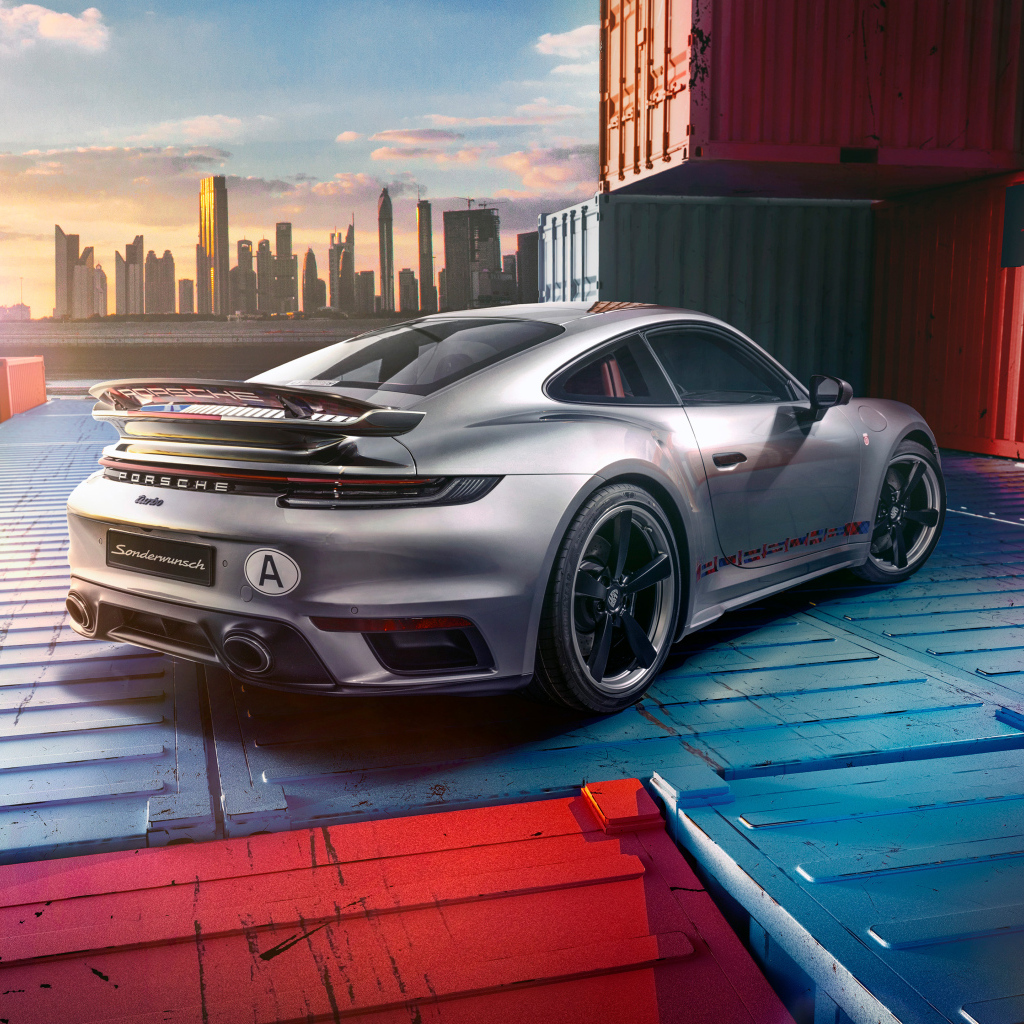 Вид сзади на автомобиль Porsche 911 Turbo Remastered By Sonderwunsch