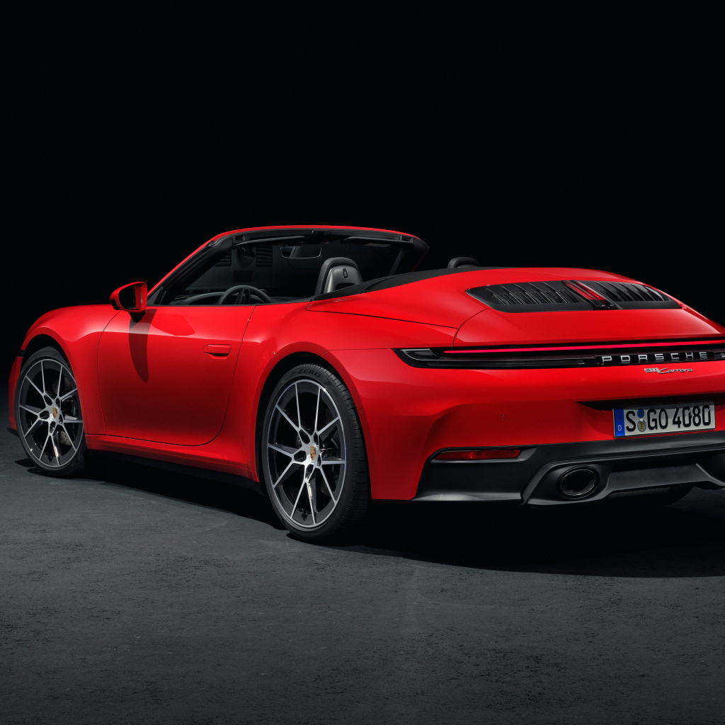 Красный  Porsche 911 Carrera Cabriolet 2024 года вид сзади