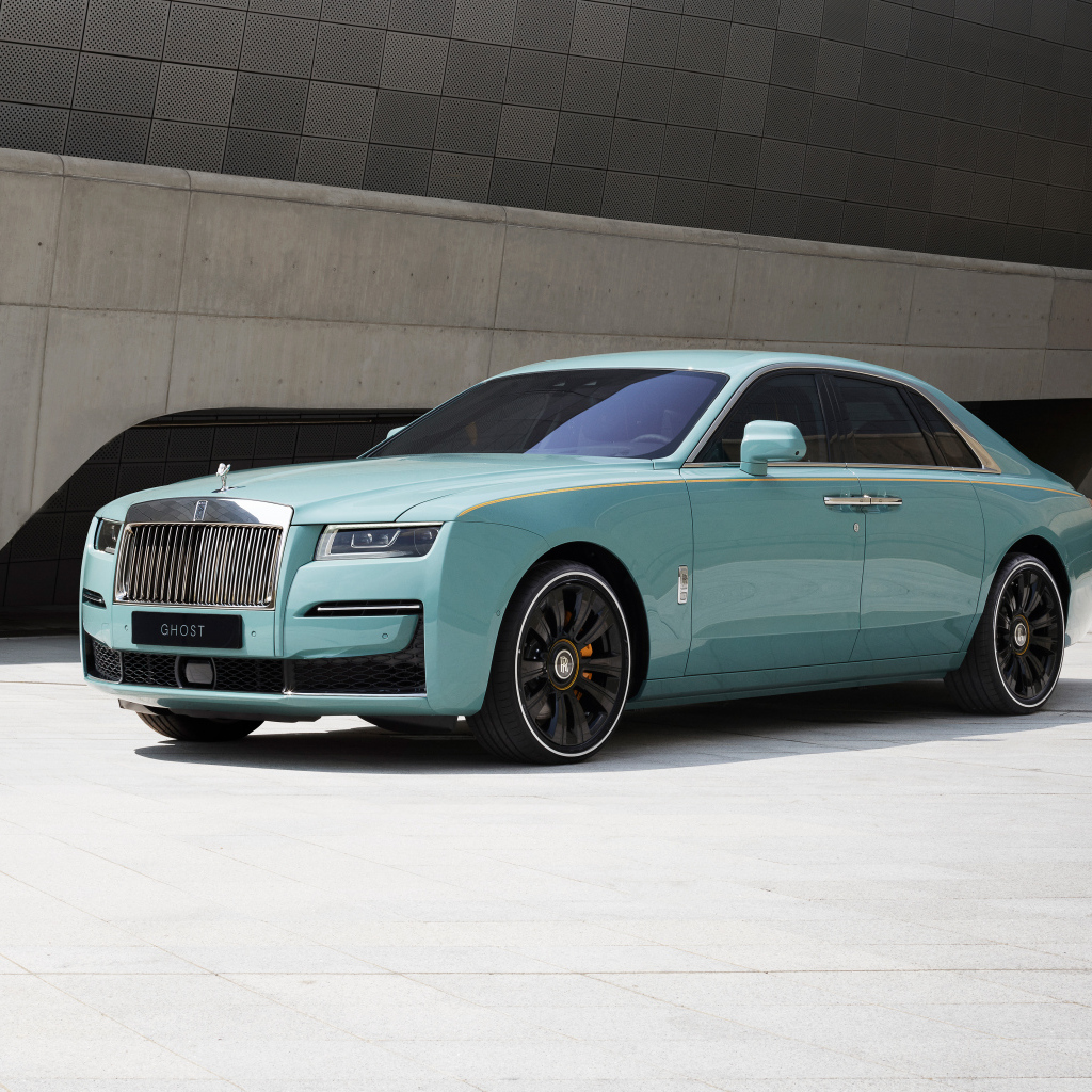 Дорогой престижный автомобиль Rolls-Royce Ghost