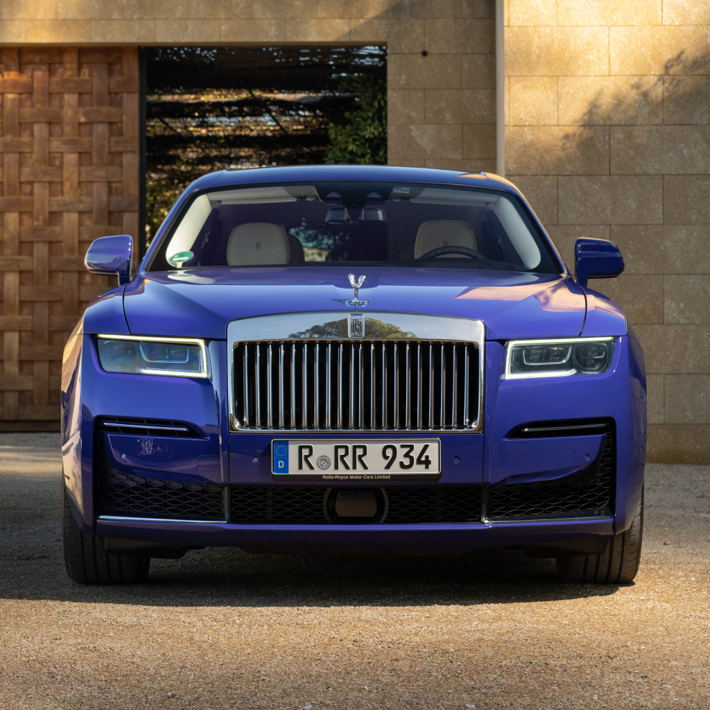Автомобиль Rolls-Royce Ghost Tucana  вид спереди